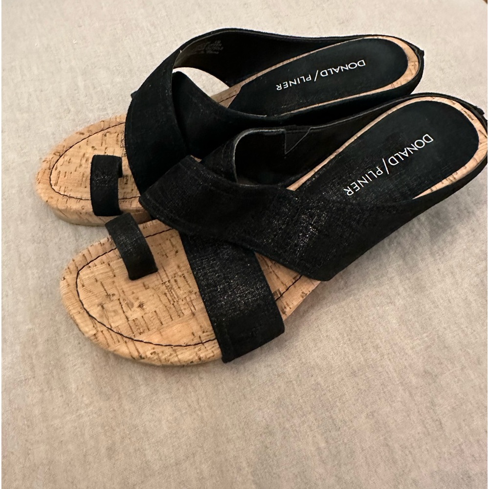 Donald Pliner sandals in black, size 9.